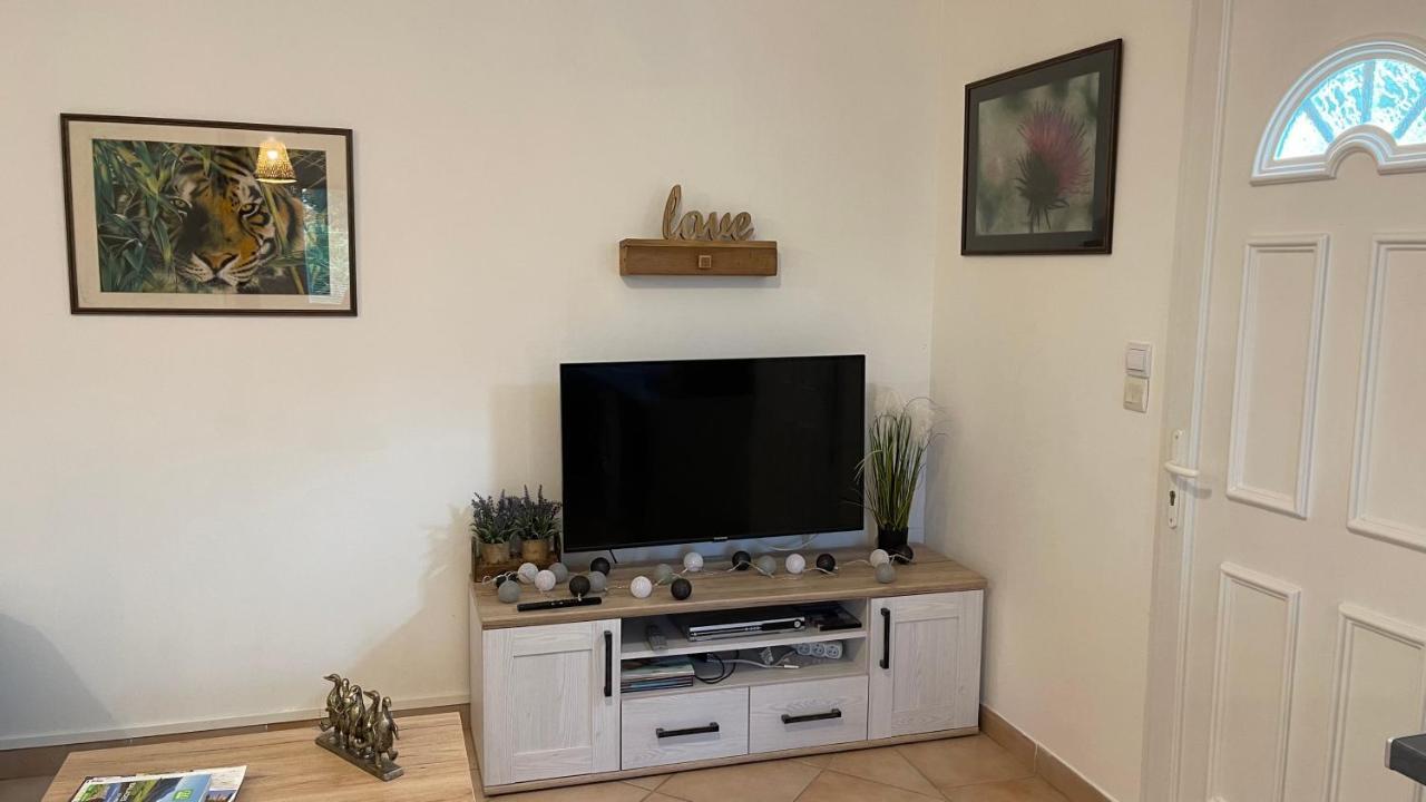 Studio Les Petits Lutins Entraigues-sur-la-Sorgue Exterior photo